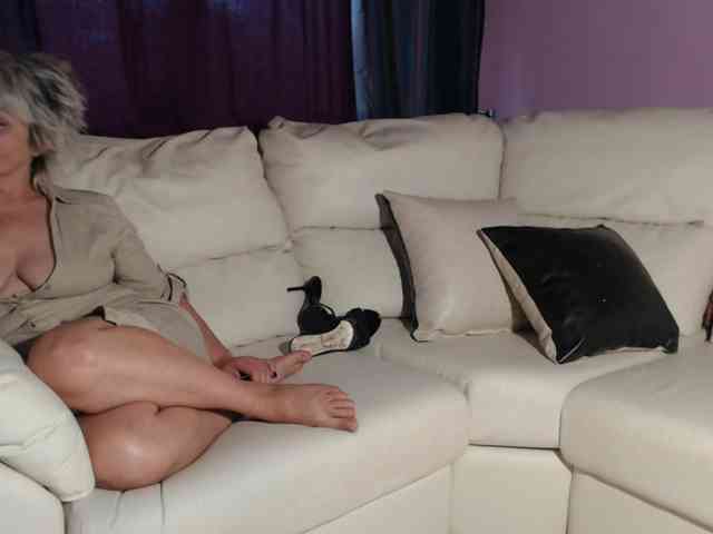 SquirtyMOMMY webcam