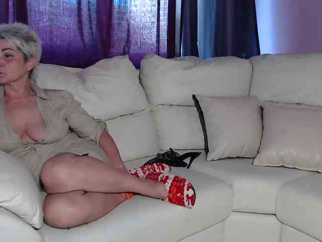 SquirtyMOMMY webcam