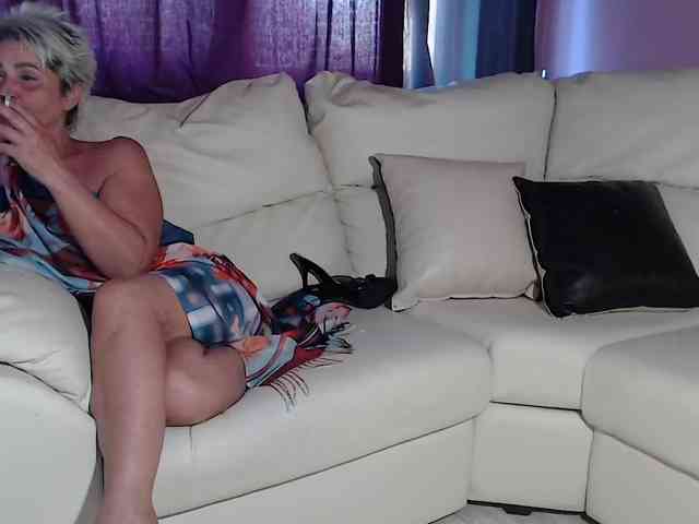 SquirtyMOMMY webcam