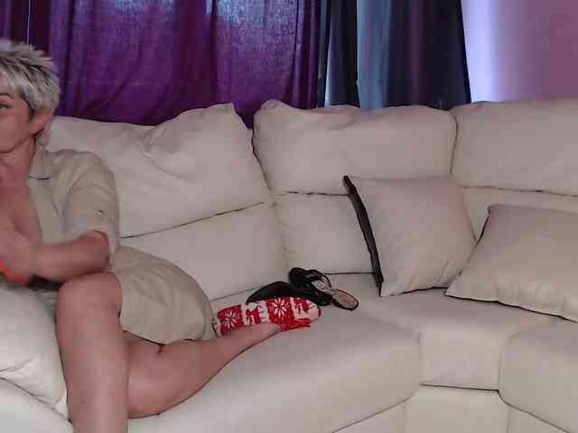 SquirtyMOMMY webcam
