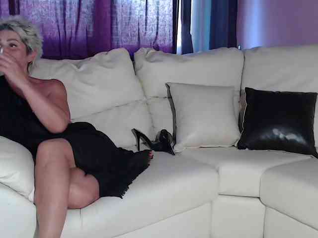 SquirtyMOMMY webcam