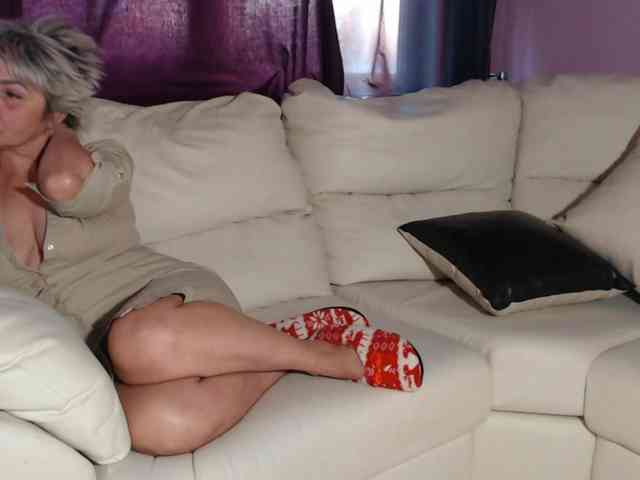 SquirtyMOMMY webcam