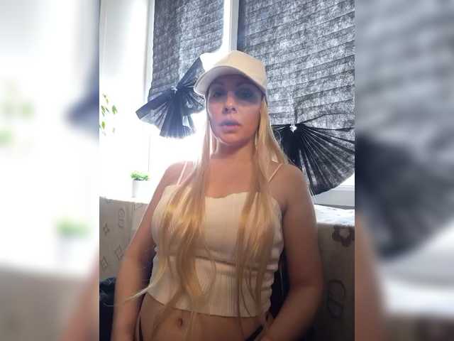 Klybnichca's BongaCams show and profile