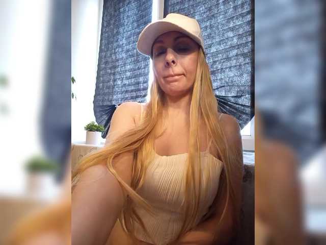 Klybnichca's BongaCams show and profile