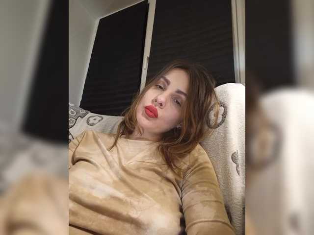 Klybnichca Live Cam on BongaCams