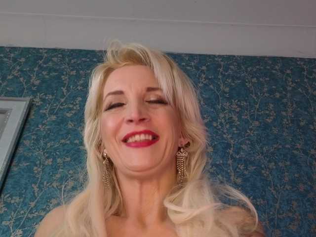 Serenexx's BongaCams show and profile