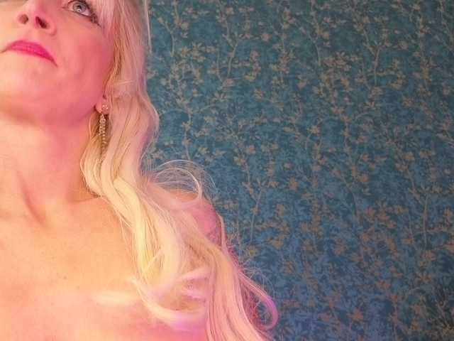 Serenexx's BongaCams show and profile