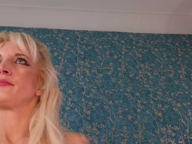 Serenexx's BongaCams show and profile