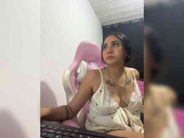britt-grey webcam