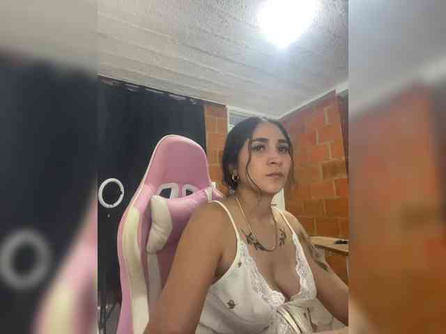 britt-grey webcam