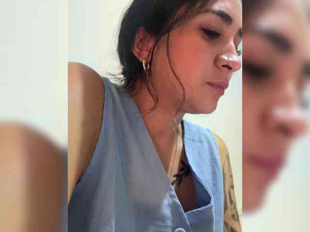 britt-grey webcam