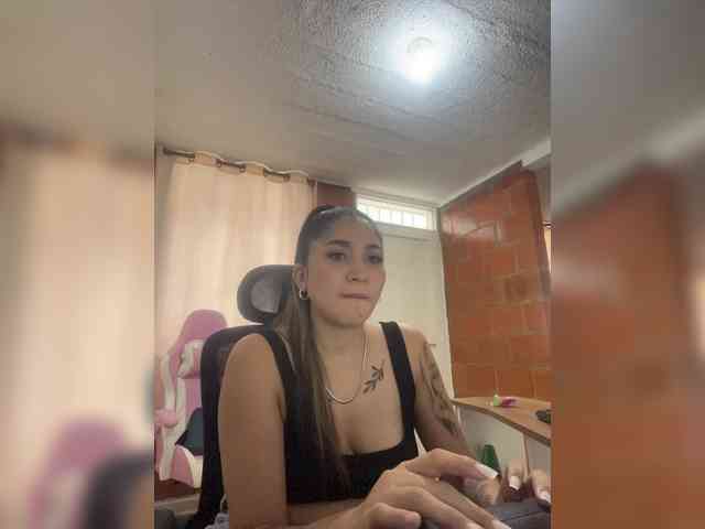 britt-grey webcam