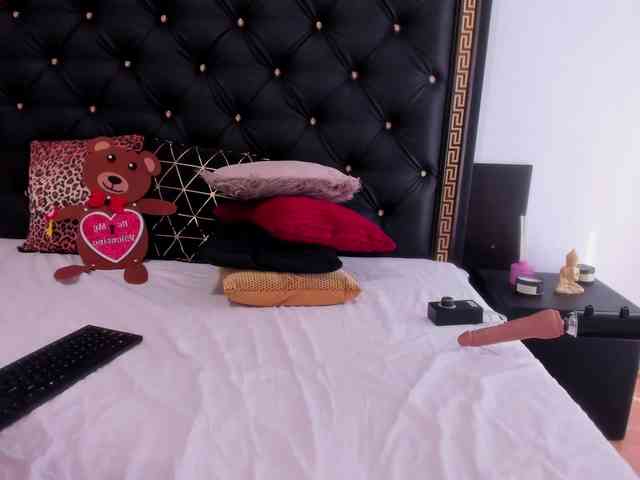 PreciousAilly webcam