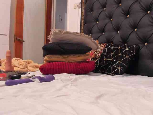 PreciousAilly webcam