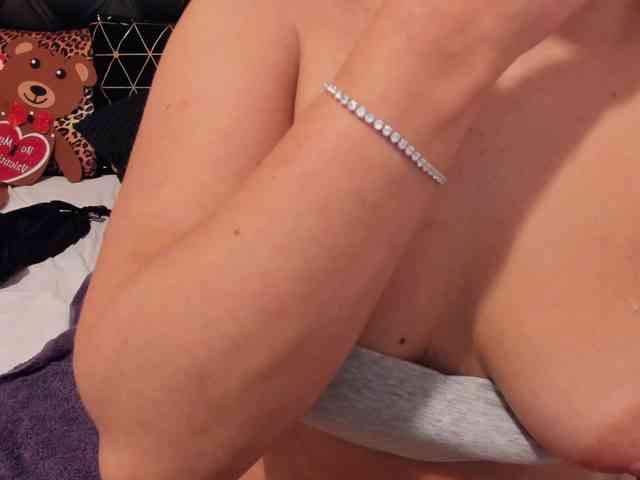 PreciousAilly webcam