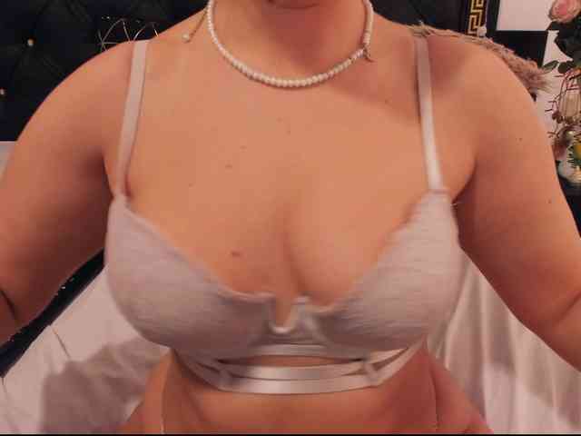 PreciousAilly webcam