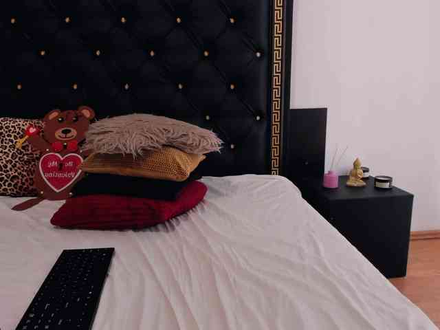PreciousAilly webcam
