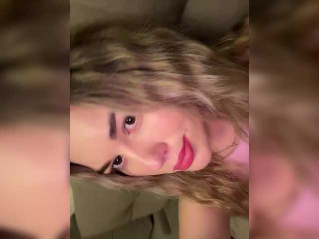 KateMid from BongaCams