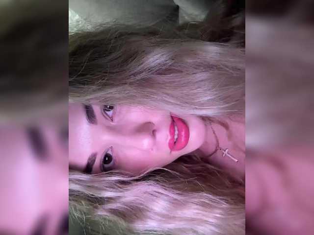 KateMid from BongaCams