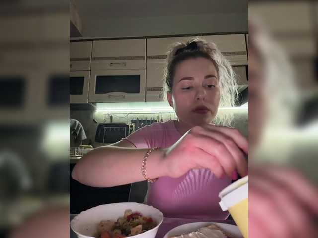 KateMid's BongaCams show and profile