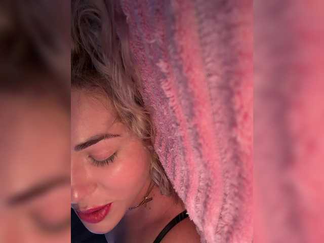 KateMid's BongaCams show and profile