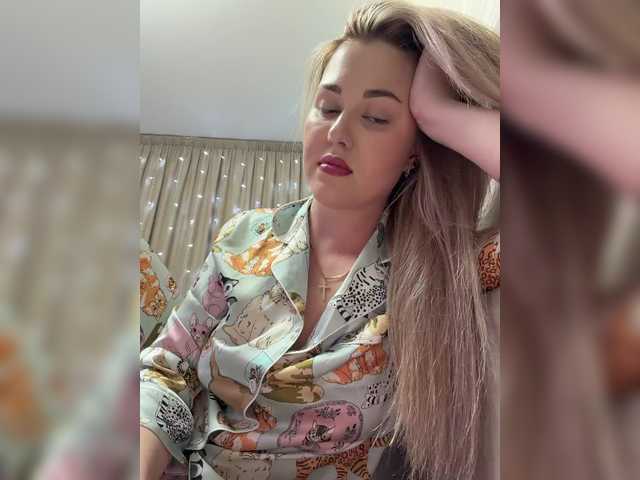 KateMid's BongaCams show and profile