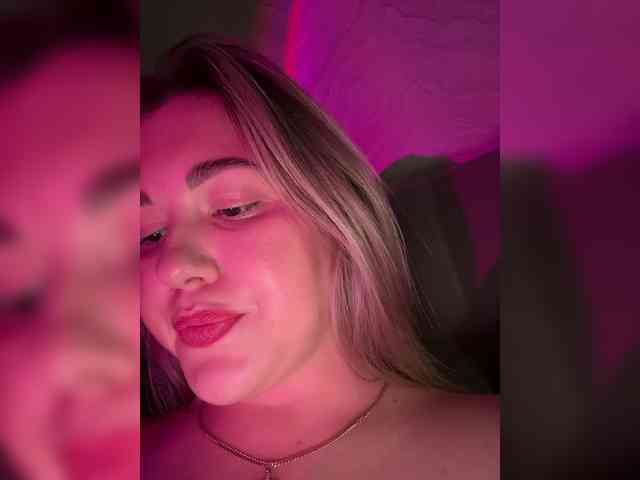 KateMid Live Webcam on BongaCams