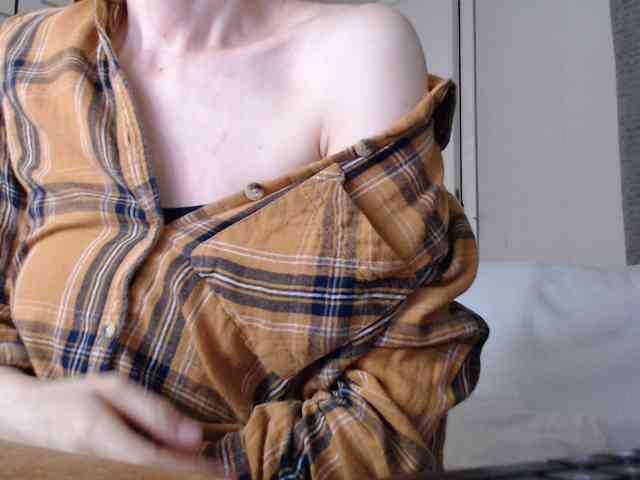 DeesseDivine webcam