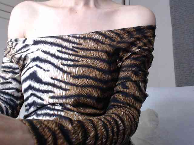 DeesseDivine webcam