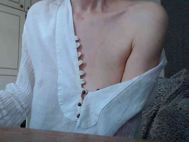 DeesseDivine webcam