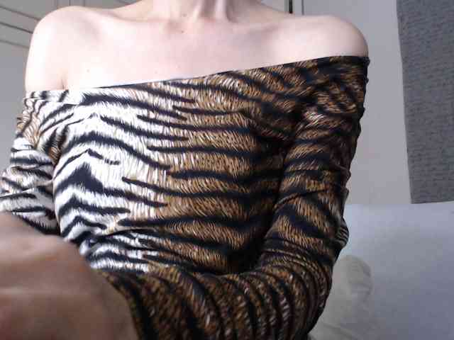 DeesseDivine webcam