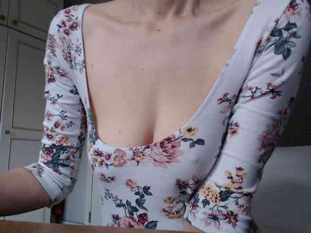 DeesseDivine webcam