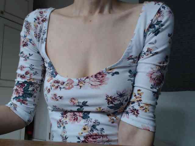 DeesseDivine webcam