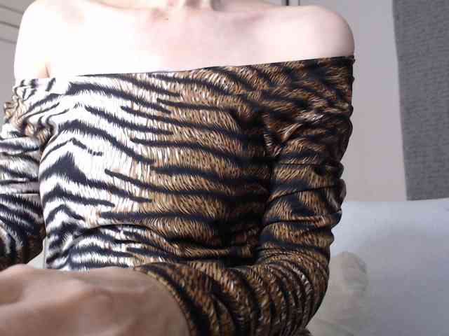 DeesseDivine webcam