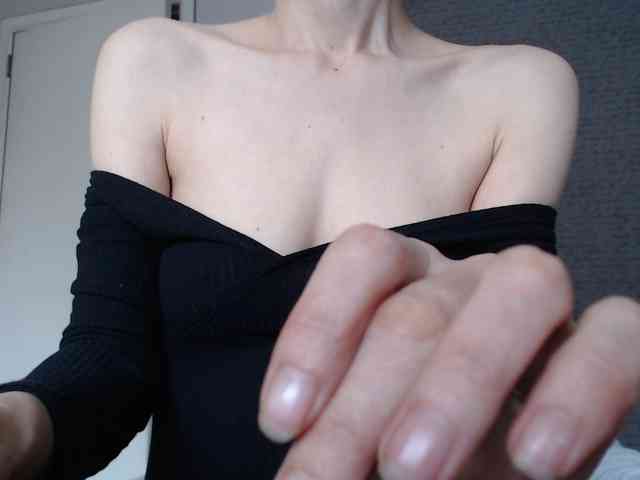 DeesseDivine webcam