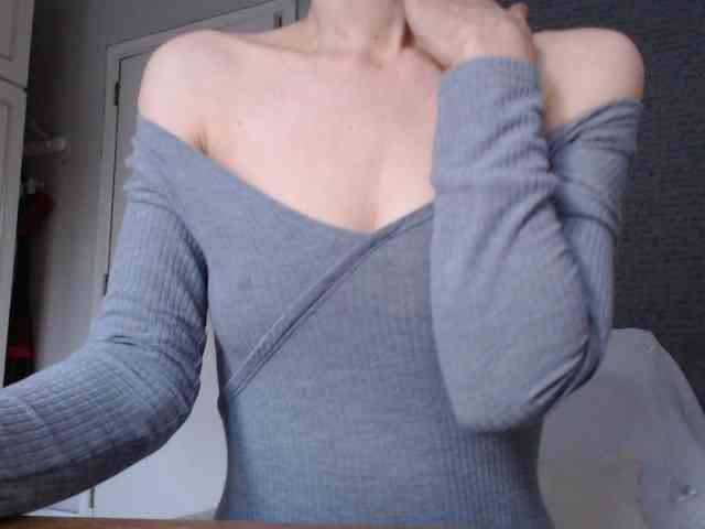 DeesseDivine webcam