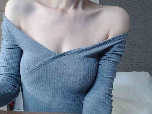 DeesseDivine webcam