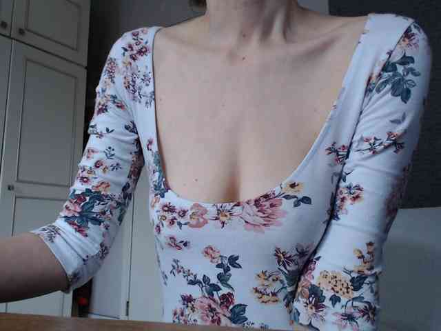 DeesseDivine webcam
