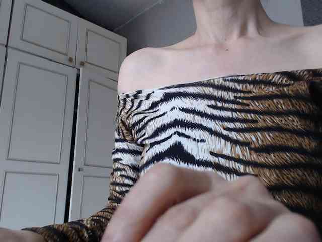 DeesseDivine webcam