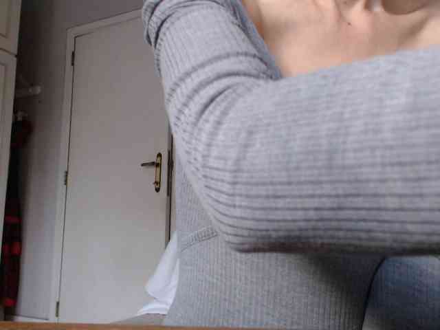 DeesseDivine webcam