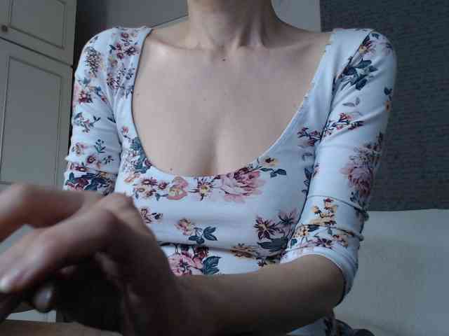 DeesseDivine webcam