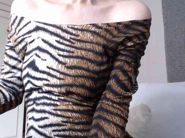 DeesseDivine webcam