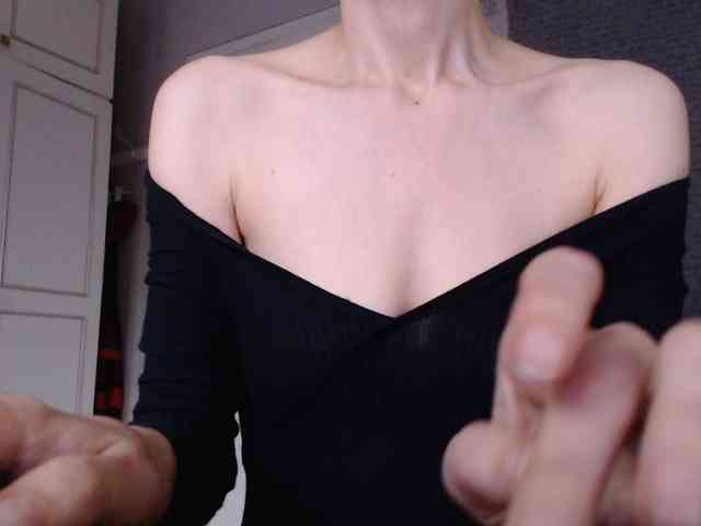 DeesseDivine webcam