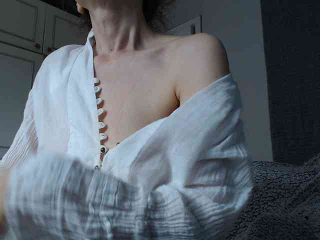DeesseDivine webcam