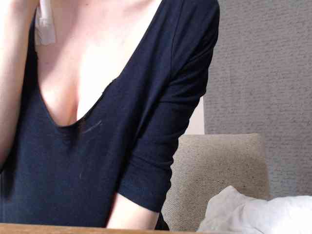 DeesseDivine webcam