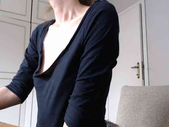 DeesseDivine webcam