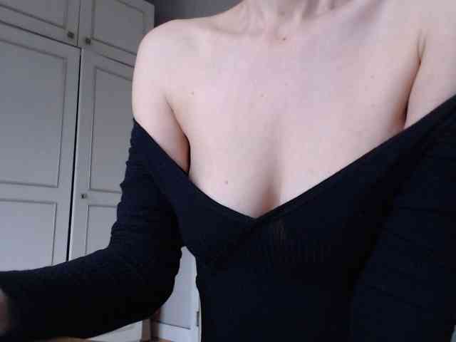 DeesseDivine webcam