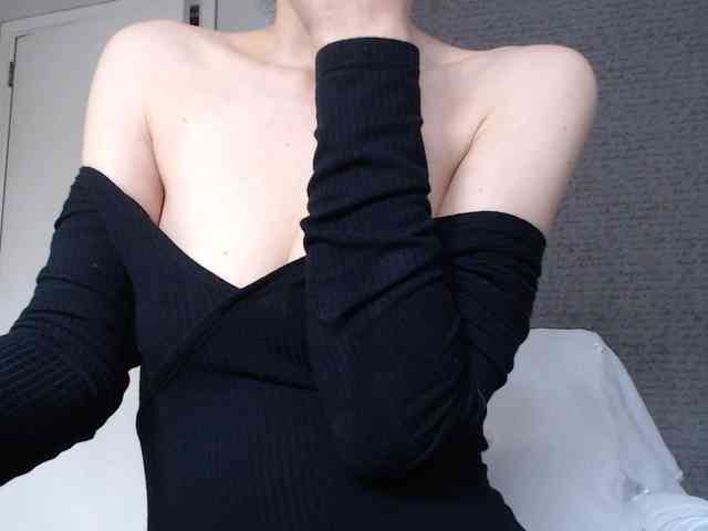 DeesseDivine webcam