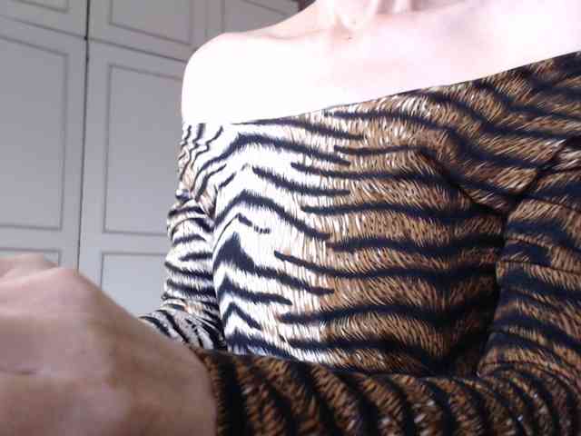 DeesseDivine webcam
