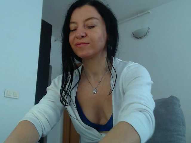 blueyesbaby's BongaCams show and profile